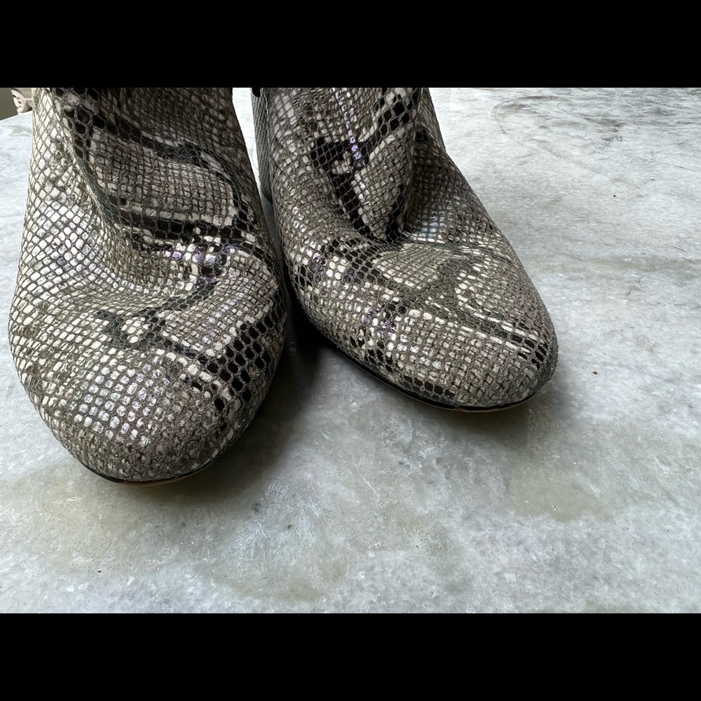VINCE CAMUTO Python leather booties - Picture 7 of 7